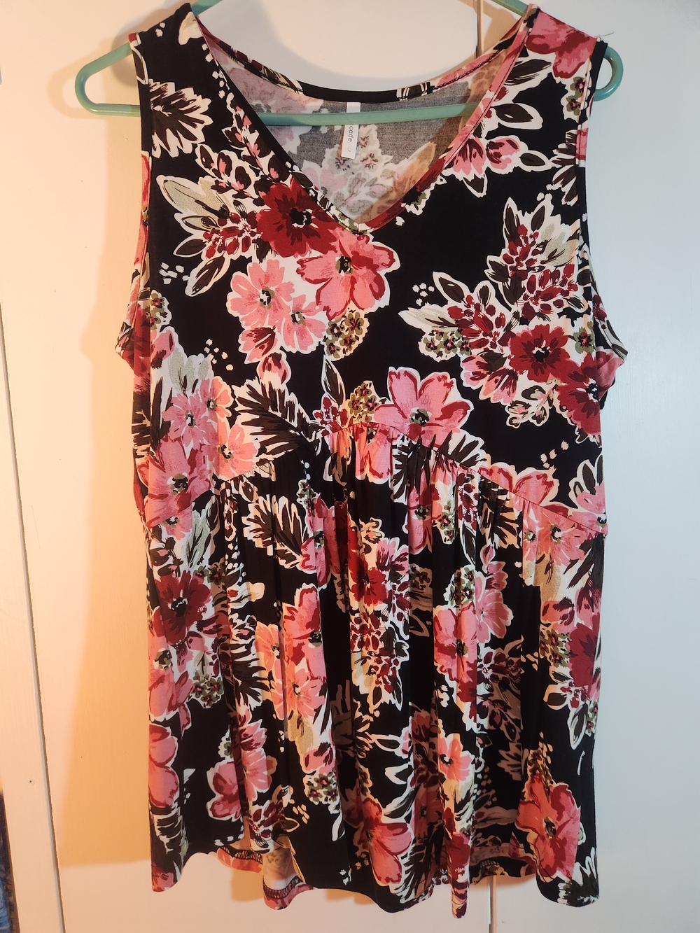 Sleeveless V-Neck Floral Tunic Top - Black with Pink Floral